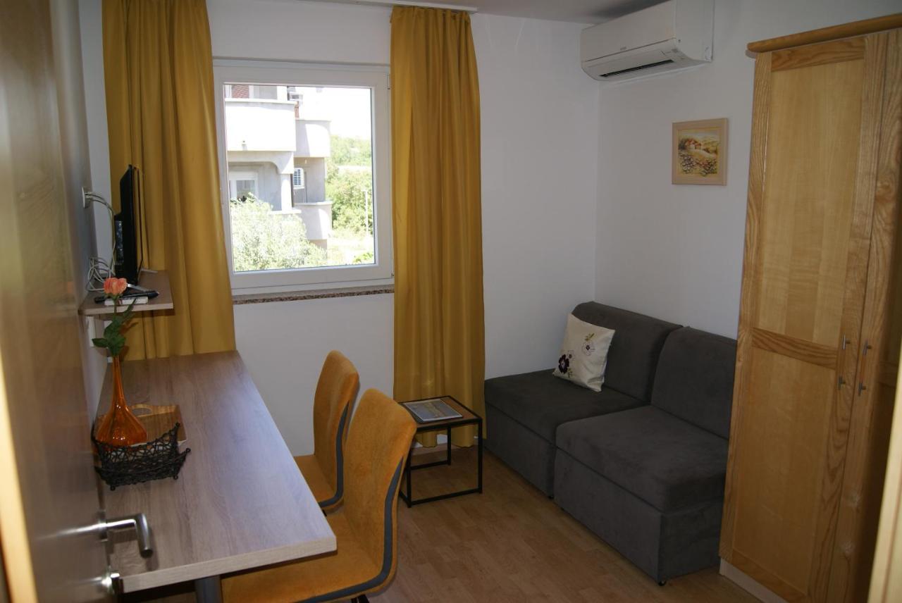 Rooms Magdalena Krk Кърк Екстериор снимка