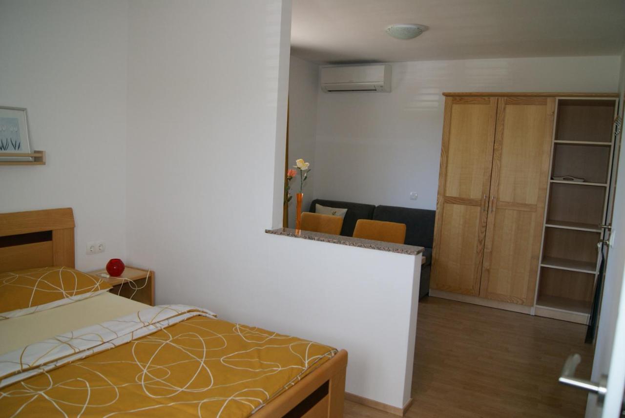 Rooms Magdalena Krk Кърк Екстериор снимка